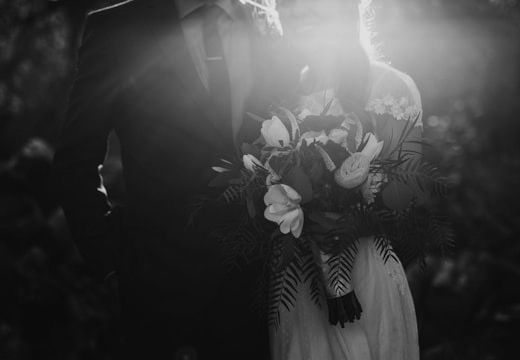 Noir Blanc — hääteema
